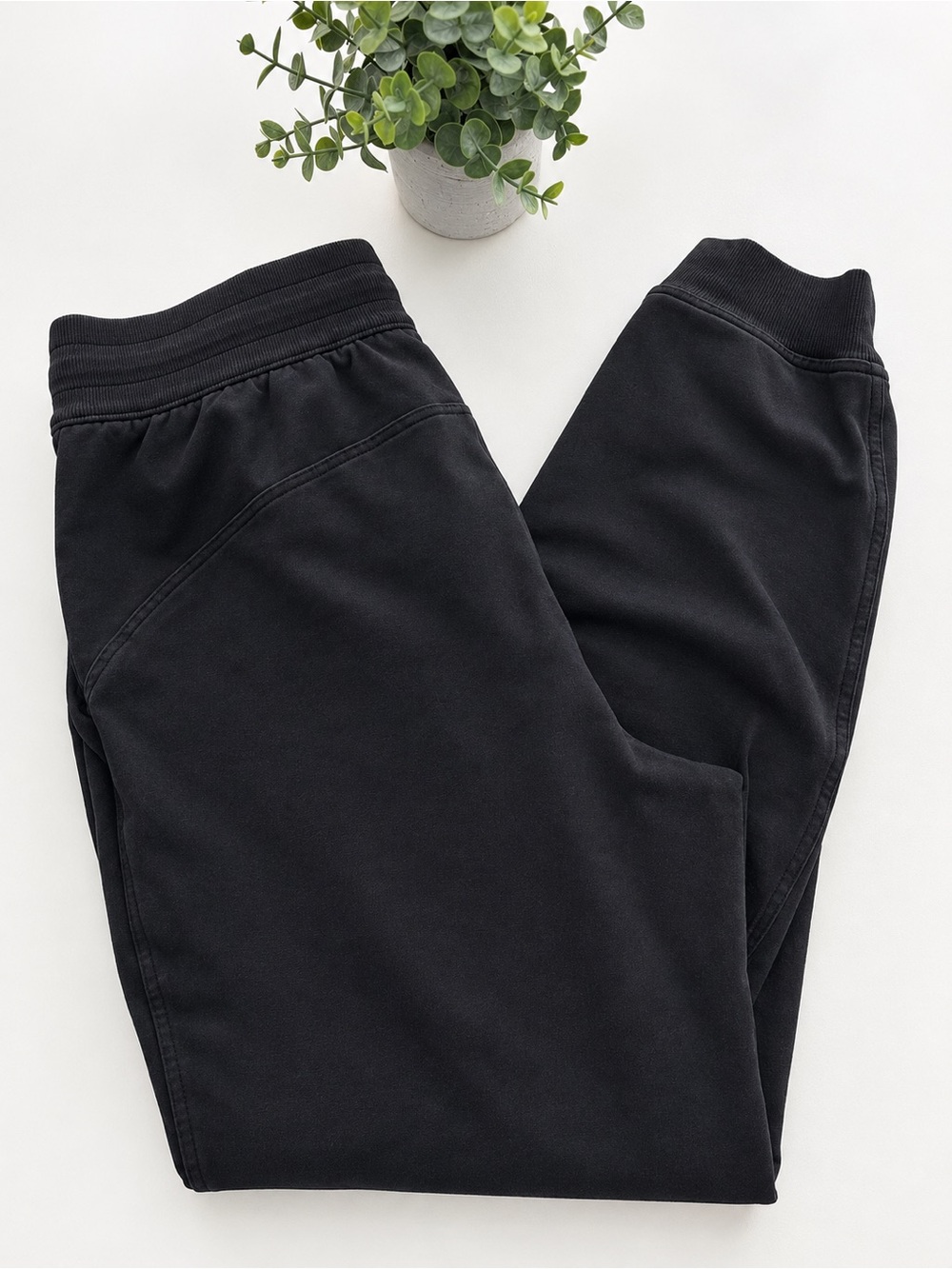 Lululemon Scuba High-Rise French Terry Jogger
Black Size 8